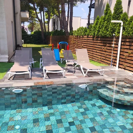 Peonia Valamar Villa *